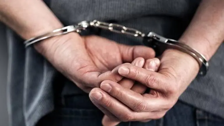Imagen referencial de un detenido. ARCHIVO