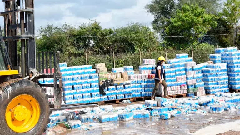 Bebidas alcohólicas incautadas y destruidas en Yacuiba. ADUANA NACIONAL. ARCHIVO