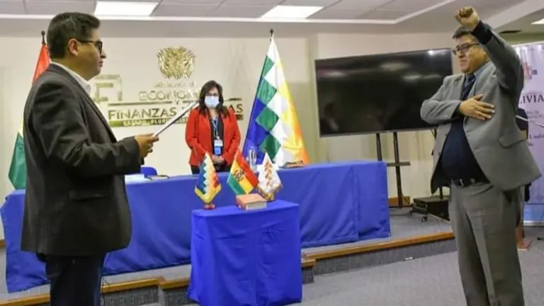 El ahora gerente de la Gestora P&uacute;blica (d), Jaime Dur&aacute;n Chuquimia. ABI