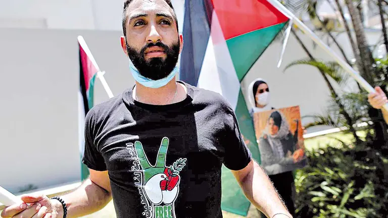 Un grupo de palestinos residentes en Panamá exigen el fin de la escalada de violencia. EFE