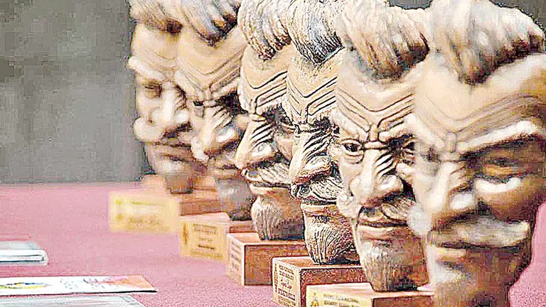 Escultura del Premio Eduardo Abaroa. OPINIÓN
