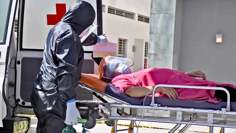 Pacientes COVID ingresando al Hospital del Norte. DICO SOLÍS