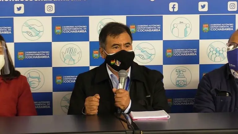 El gobernador de Cochabamba, Humberto Sánchez, durante una conferencia de prensa. GADC