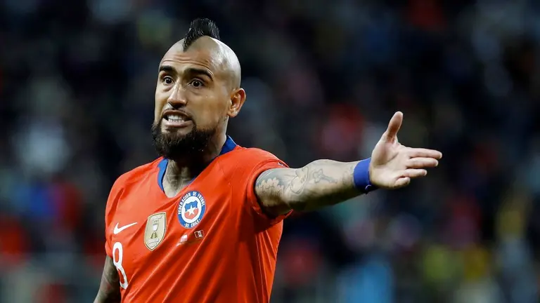 El volante Arturo Vidal, durante un partido de la selección chilena. ARCHIVO.