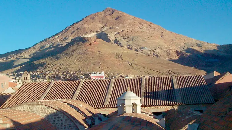 Vista del Cerro Rico de Potosí. ARCHIVO