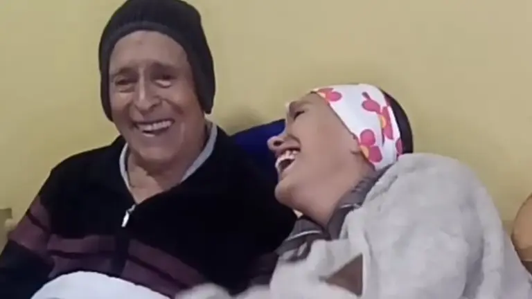 David Santalla junto a su esposa y compa&ntilde;era de vida, Sandra Saavedra. Captura de video