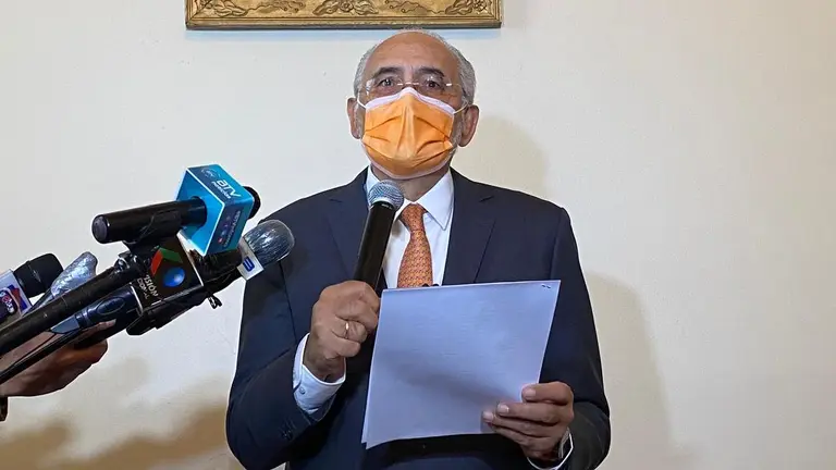 El expresidente Carlos Mesa, durante una conferencia de prensa.
