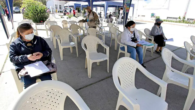 Punto masivo de vacunación anticovid en la Escuela Técnica de Salud, casi vacío. APG