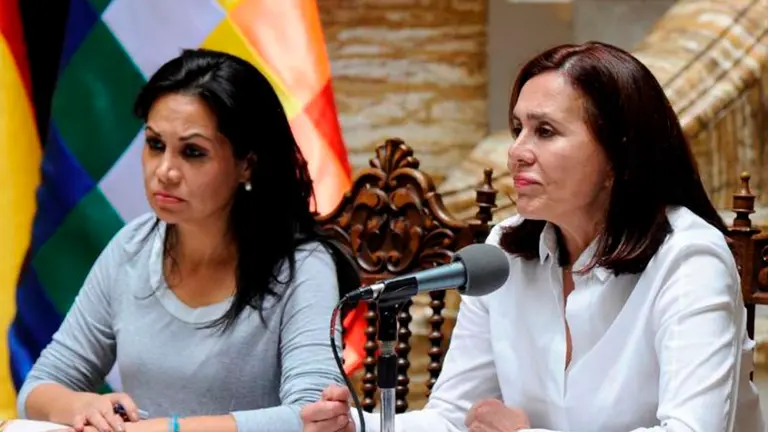 Las exministras Roxana Lizarraga y Karen Longaric. Radio RCN