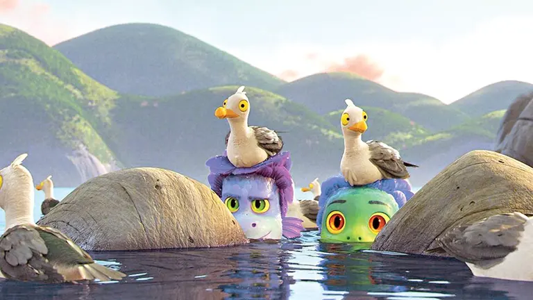 Luca es un joven monstruo marino dedicado a los quehaceres cotidianos del océano.      DISNEY+