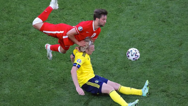 Una jugada de Suecia 3-2 Polonia por la Eurocopa de Naciones. EFE