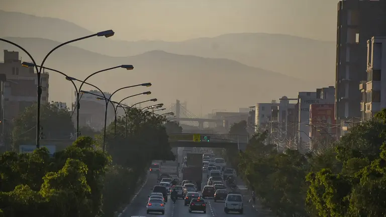 Una vista general de una avenida c&eacute;ntrica en la ciudad de Cochabamba. Dico Sol&iacute;s