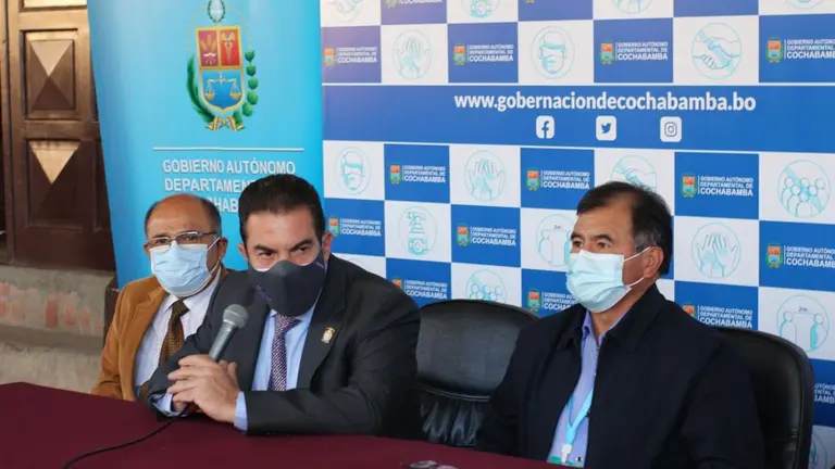El alcalde Manfred Reyes Villa y el gobernador  Humberto S&aacute;nchez.