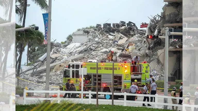 Fotograf&iacute;a de los escombros tras el derrumbe de un edificio en Miami. EFE