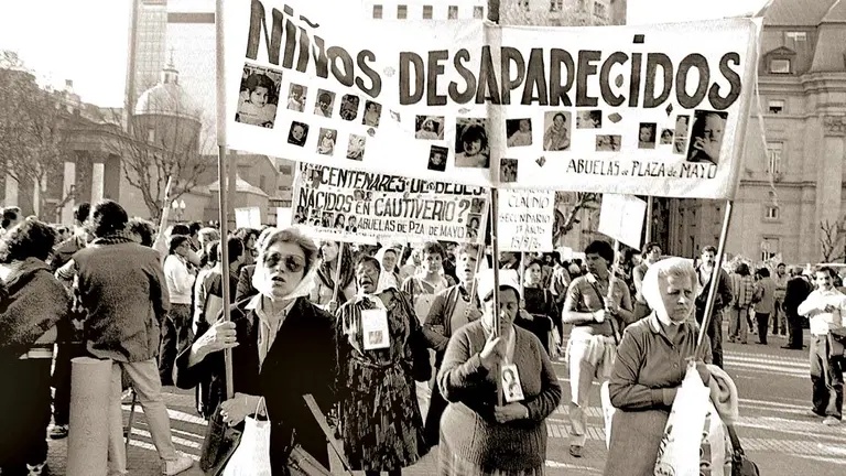 Hijos de la dictadura; Argentina no deja de buscarlos.  MINISTERIODE CULTURAARGENTINA