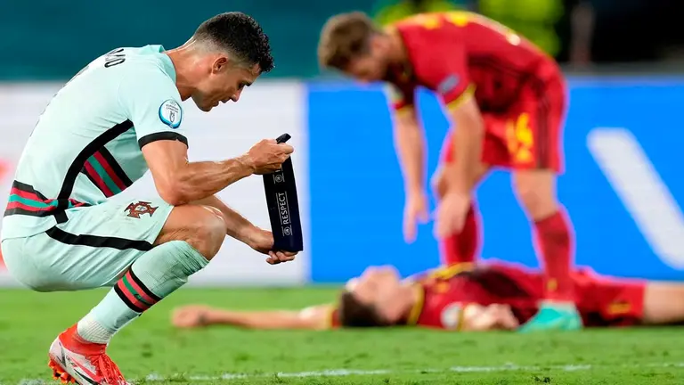 Cristiano Ronaldo, resignado tras la derrota. EFE