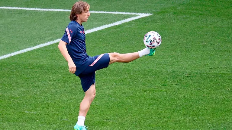 El croata Luka Modric, en el entrenamiento de ayer. EFE