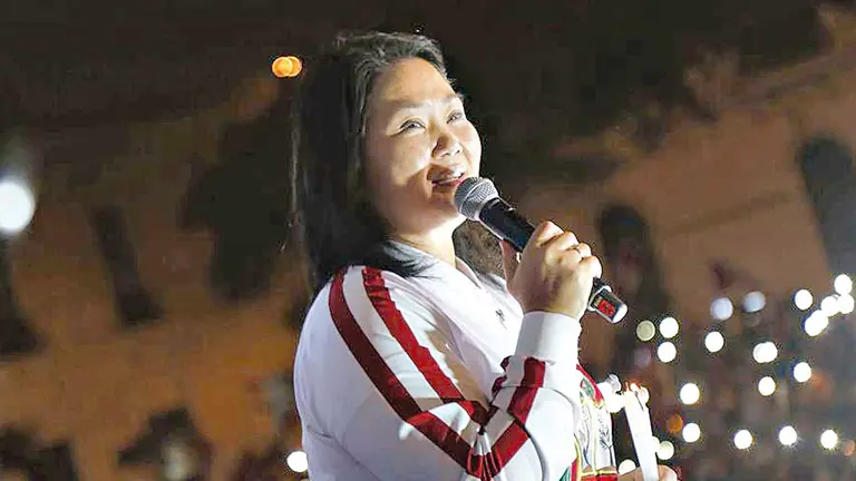 La derechista Keiko Fujimori  durante una concentración en Lima.  EFE