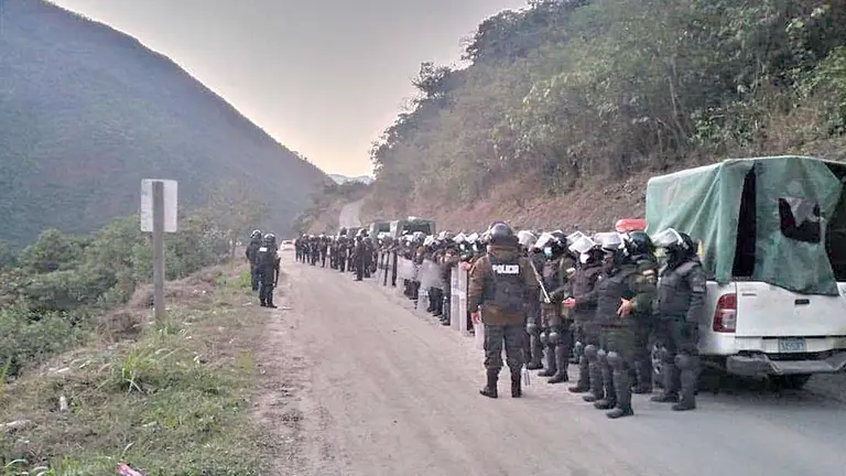 Efectivos policiales en Coripata.    APG