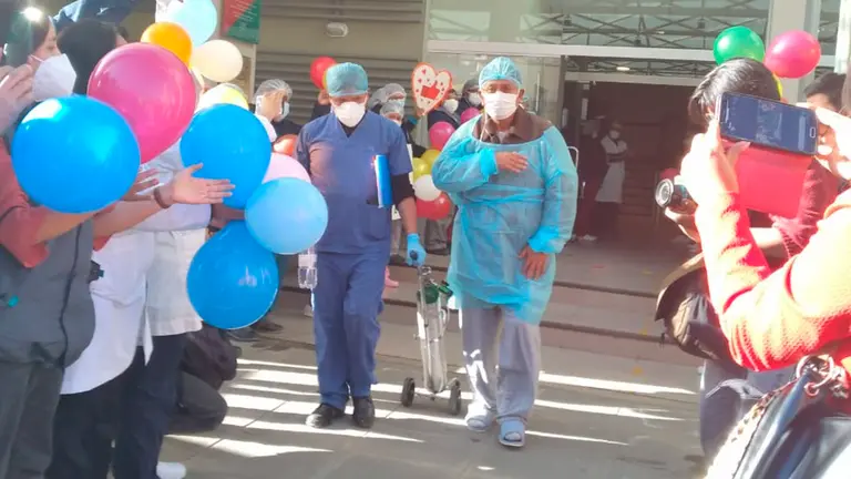 C&aacute;rdenas, abandona el centro m&eacute;dico en La Paz. Foto: GAMLP