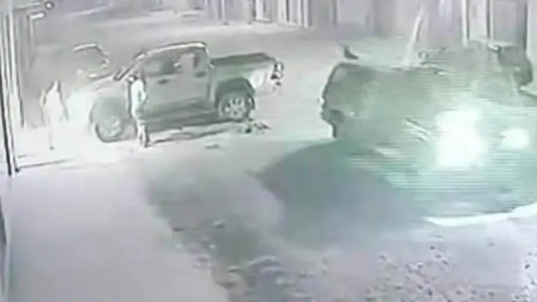 Captura de una c&aacute;mara de seguridad del momento del atraco.