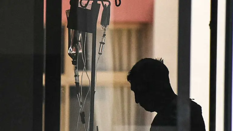 Una persona en un hospital de Cochabamba. DICO SOLÍS
