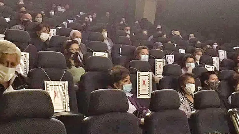 Público espectador en la Cinemateca Boliviana en un evento del Festival de Cine Radical.  FACEBOOK