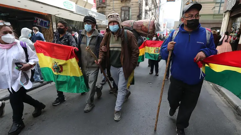 Boliviano llega a La Paz tras caminar 65 d&iacute;as para devoluci&oacute;n de sus aportes. EFE