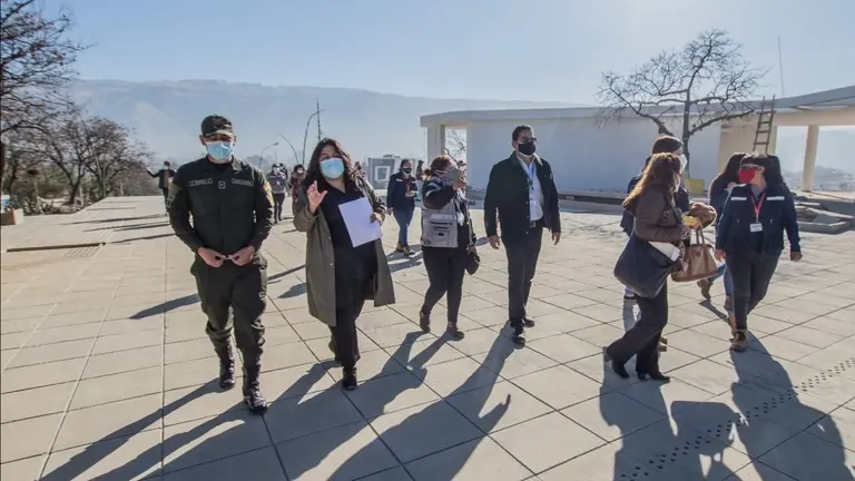 Funcionarios de la Alcald&iacute;a realizan una inspecci&oacute;n en inmediaciones de la colina de San Sebasti&aacute;n. GAMC