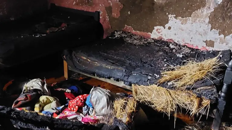 El interior de la vivienda quemada en El Alto. ERBOL
