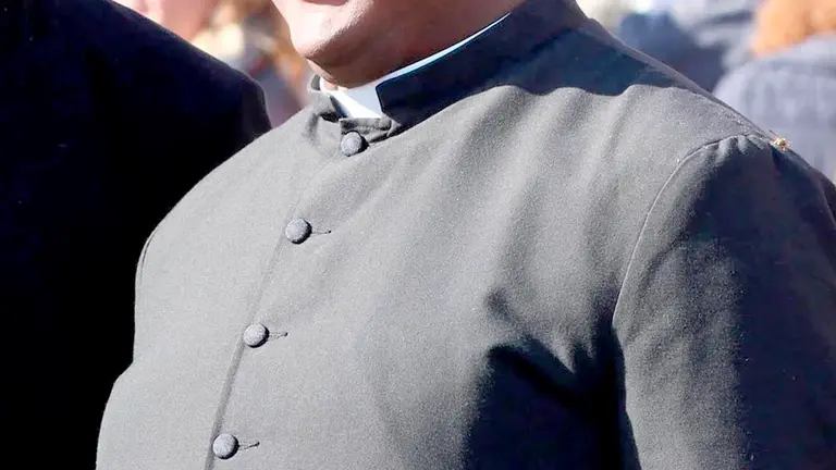 Fotografía ilustrativa de un sacerdote. PIXABAY