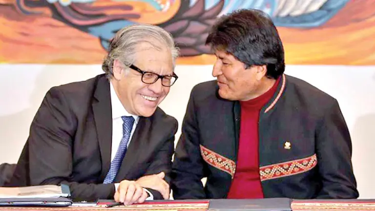 El expresidente Evo Morales  y el Secretario General de la OEA, Luis Almagro, en una reunión. ARCHIVO
