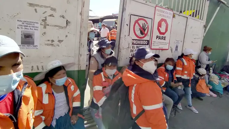 Grupo de trabajadores eventuales de Obras Públicas de la Alcaldía realizó una protesta en las instalaciones municipales. DICO SOLÍS