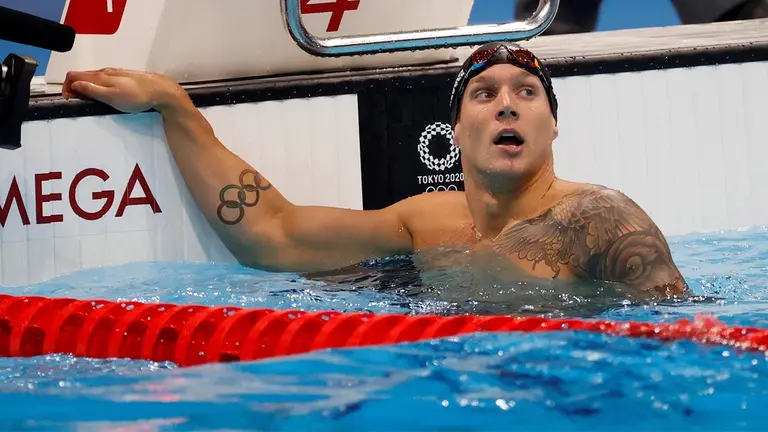 Dressel, cuando sum&oacute; su tercer oro ol&iacute;mpico al ganar los 100 mariposa con r&eacute;cord mundial. EFE