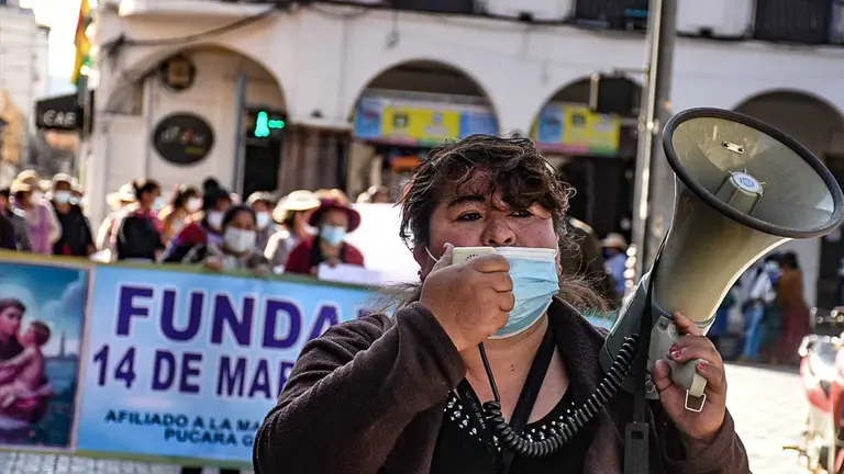 Vecinos de San Antonio de Pucara ingresan a la Plaza Principal. Dico Sol&iacute;s