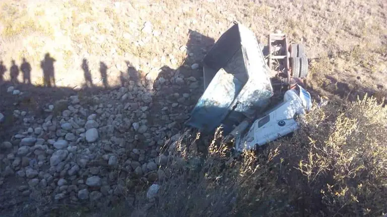 Imagen del cami&oacute;n tras el accidente. Cortes&iacute;a