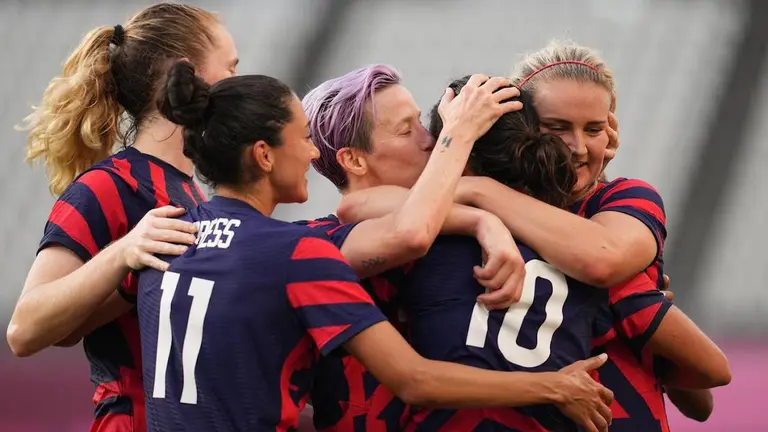 Jugadoras de Estados Unidos celebran una conquista durante la victoria (4-3) sobre Australia para ganar el bronce en el fútbol femenino. Instagram @USWNT.