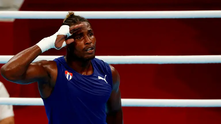 El cubano La Cruz gana el t&iacute;tulo ol&iacute;mpico de peso pesado. EFE