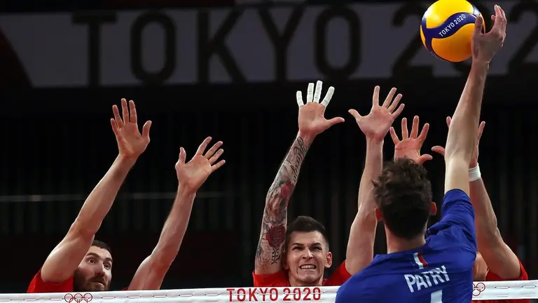 Una jugada de la final olímpica de voley entre Francia y Rusia, que acabó con el oro para los galos. EFE