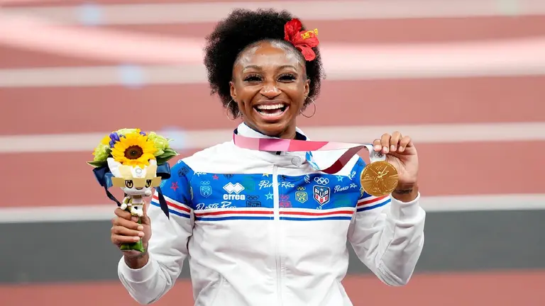 La atleta puertorrique&ntilde;a Jasmine Camacho Quinn, cuando gan&oacute; el oro en atletismo. EFE