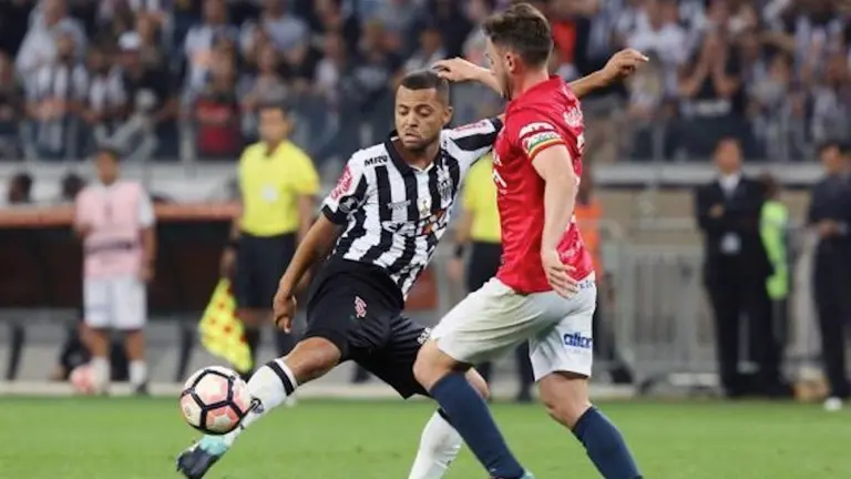 Una acción del histórico pase de Wilstermann a cuartos de final de la Libertadores 2017. ARCHIVO EFE