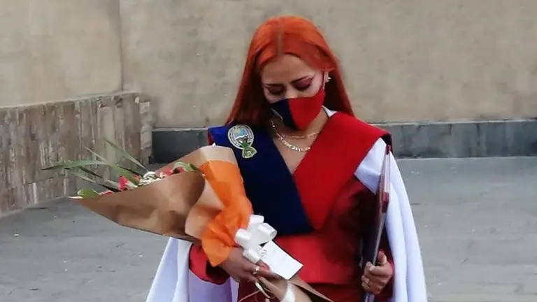 Shaelly Lantaron, durante su acto de graduación. RRSS