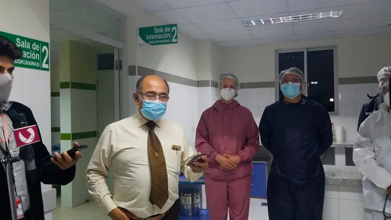 El secretario de Salud, Anibal Cruz, en el hospital Ticti Norte. GAMC