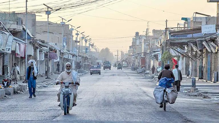 Vista de un mercado cerrado en Kandahar, donde los talibanes han tomado la ciudad.  EFE
