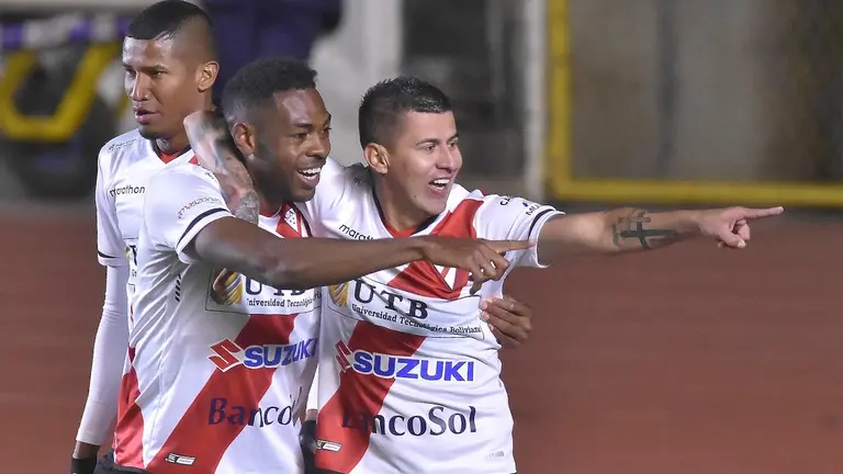 Marc Enoumba celebra una conquista en Always Ready con Juan Carlos Arce. Serán compañeros también en la Verde. APG