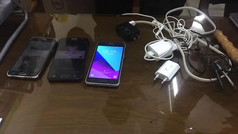 Presentaci&oacute;n de los tres celulares.