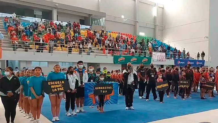 Delegaciones y escuelas de gimnasia en la inauguraci&oacute;n del Torneo. Cocha Somos Campeones