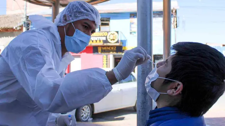 Realizan prueba ant&iacute;geno nasal en Sacaba. FOTO: Alcald&iacute;a de Sacaba