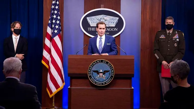 El portavoz del Departamento de Defensa, John Kirby (c). EFE