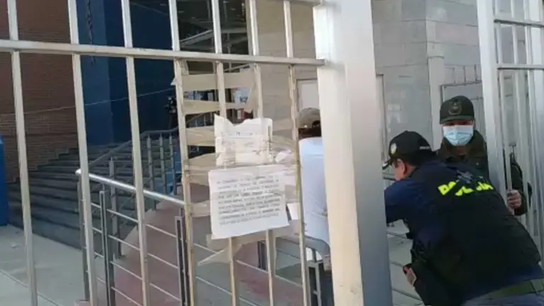 Momento en el que el sargento de la Polic&iacute;a era trasladado a su audiencia de medidas cautelares en Sacaba.